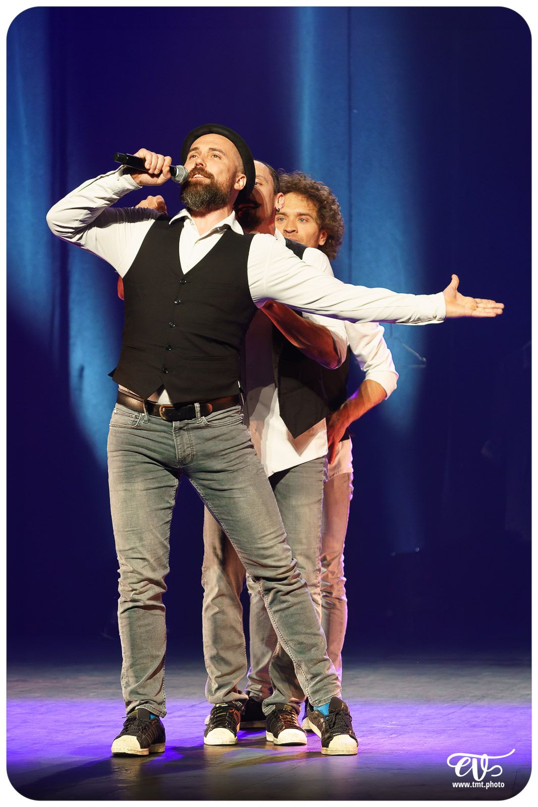 THE SHOW (LES TRIDICULOUS)